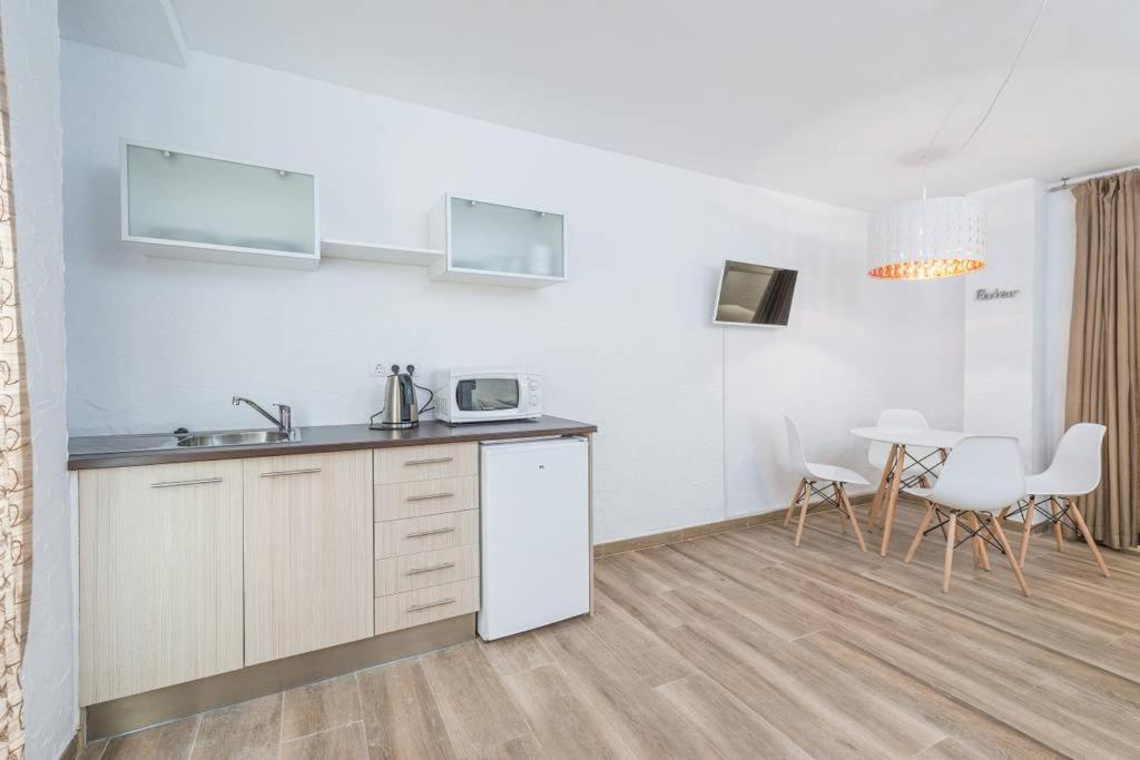 Singular Hostel By Eurotels - Albergue Juvenil Пальма-де-Майорка Экстерьер фото